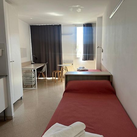 Residencia Universitaria Resa Francesc Giralt I Serra ตาราสซา ภายนอก รูปภาพ