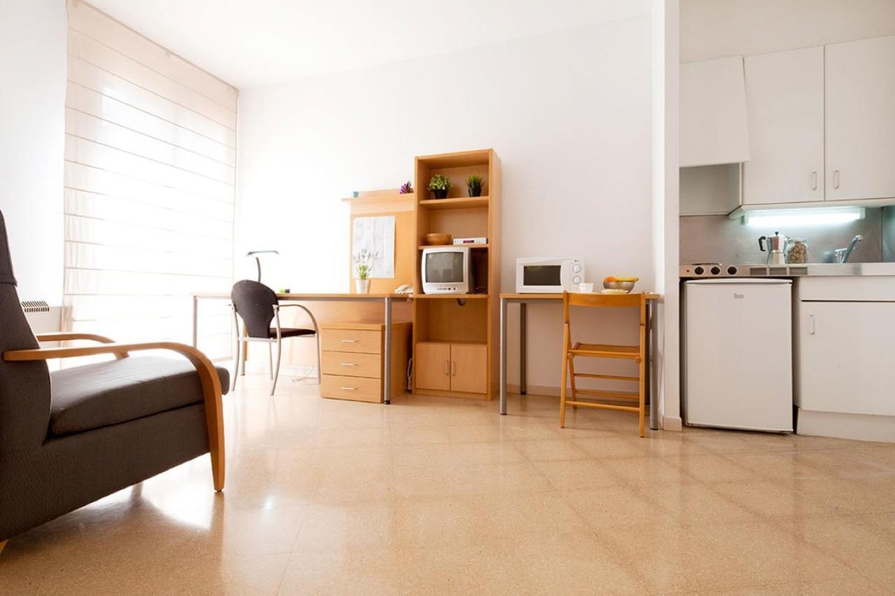 Residencia Universitaria Resa Francesc Giralt I Serra ตาราสซา ภายนอก รูปภาพ
